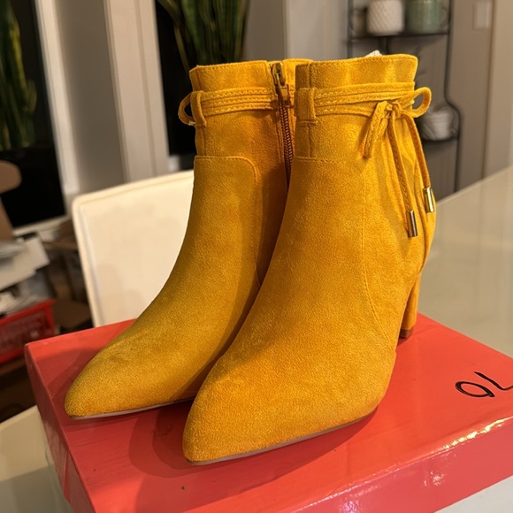 Yellow boots - size 6 - Picture 3 of 9